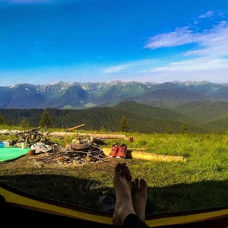 затишний будиночок біля річки * Krivorovnya