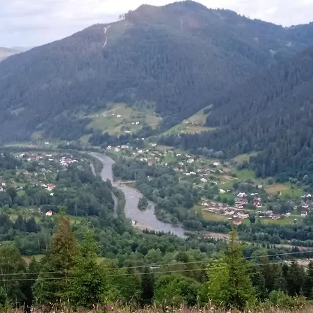 Hébergement de vacances затишний будиночок біля річки Krivorovnya