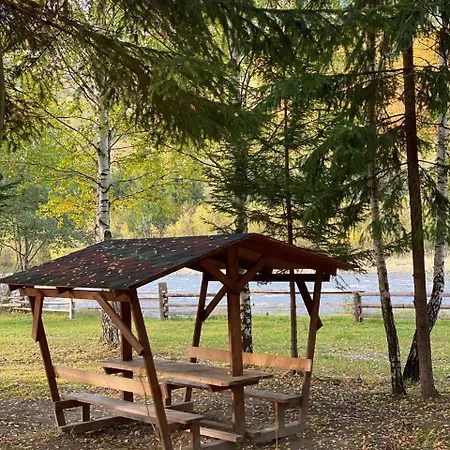 затишний будиночок біля річки Hébergement de vacances *