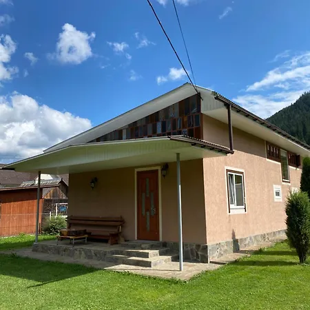 Ferienhaus затишний будиночок біля річки