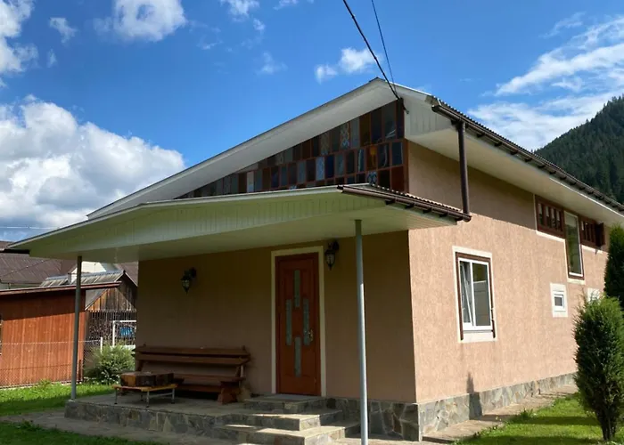 بيت للعطل затишний будиночок біля річки